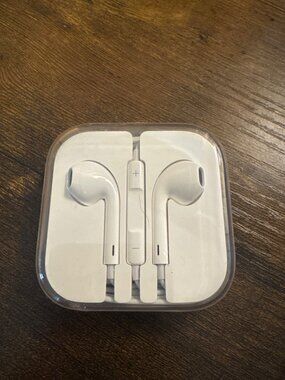 Original Apple EarPods In Hard Case New